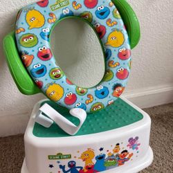 Seasme Street Soft Potty Seat With Step Stool And Storage Hook