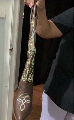 Size 5 boots $80