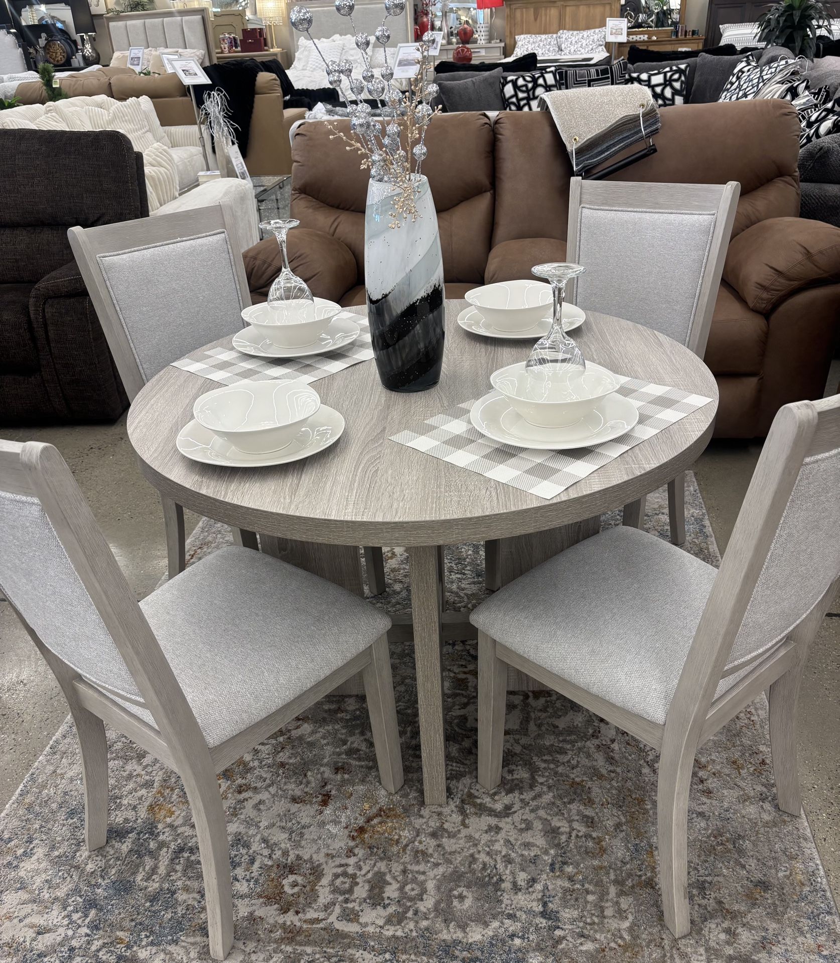 Dining Table With 4 Chairs 
