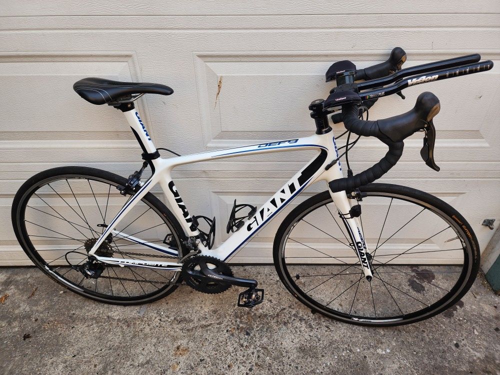 Giant Defy Carbon Fiber Road Bike