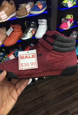 Reebok 4.5,5,6,6.5,7 available junior sizes