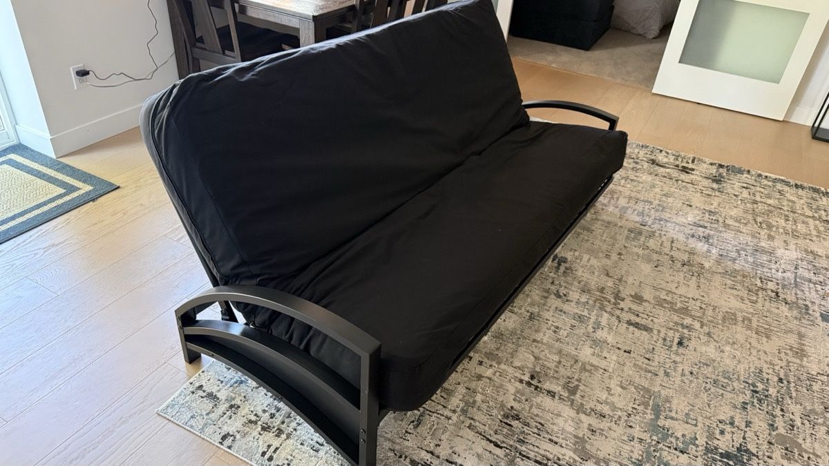 Black Futon