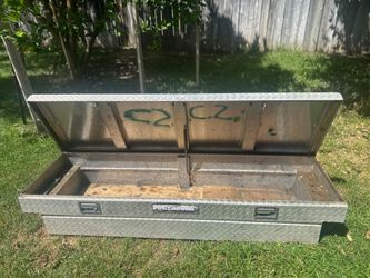 Pick up truck bed tool box