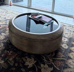 Round Coffe table - moving sale/NEGOTIABLE