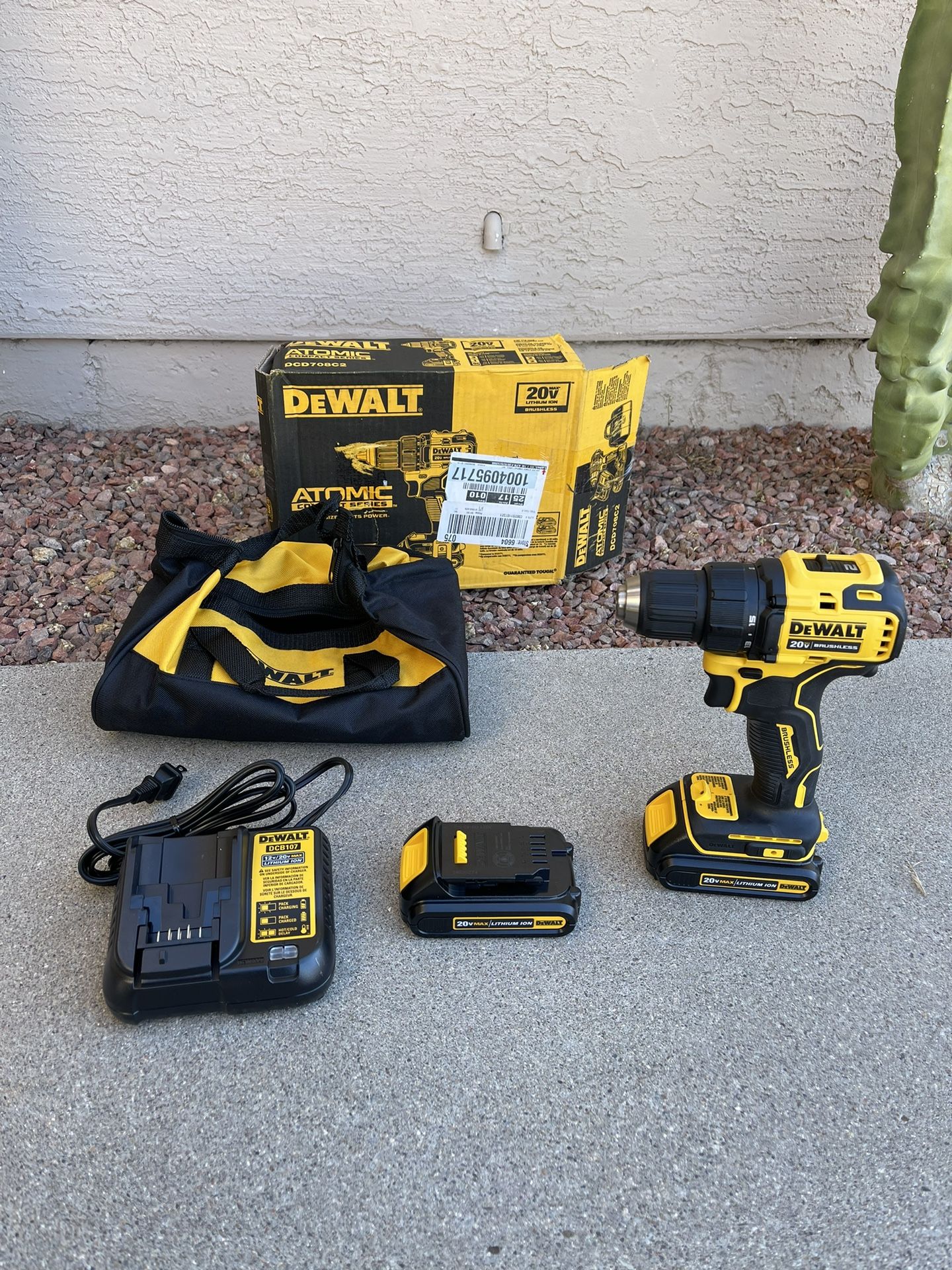 DEWALT ATOMIC 20V MAX Cordless Brushless Compact 1/2 in. Drill/Driver, (2) 20V 1.3Ah Batteries, Charger and Bag