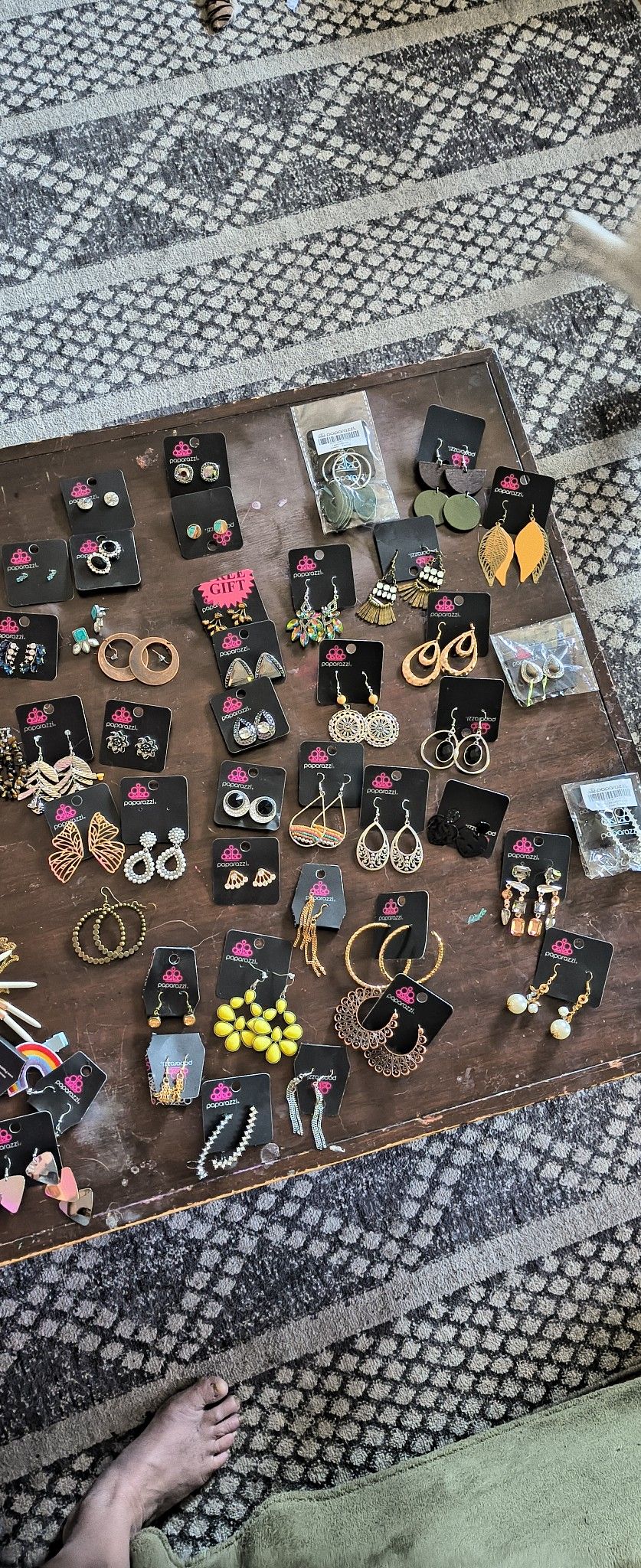 Around 100 Pieces Of Assorted Jewelry Brand New