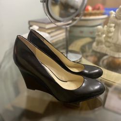 Jessica Simpson Black Closed-toed Patent Leather Wedge in Used, excellent Condition 