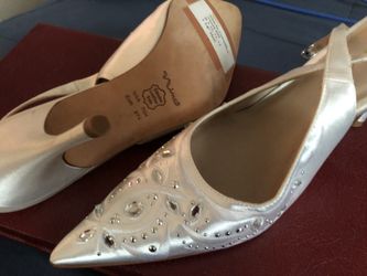 White heels 7/8