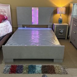Queen Bedroom Set / led Control And Wireless Charger 