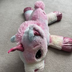 Blankets And Stuffed Animal