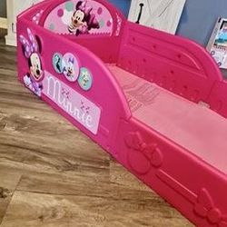 Disney's Minnie mouse & Daisy Duck toddler bed room set