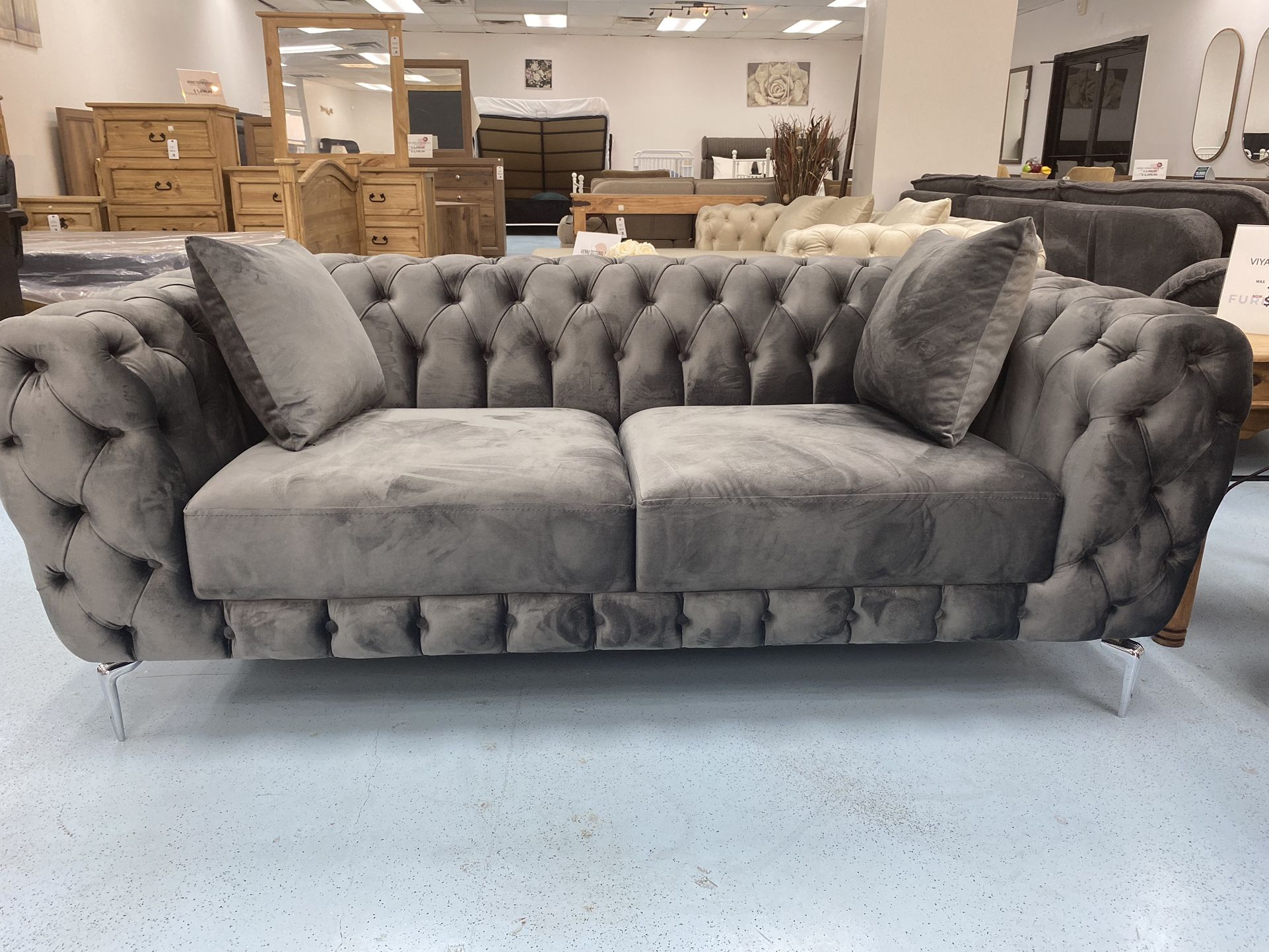 Vienna Loveseat