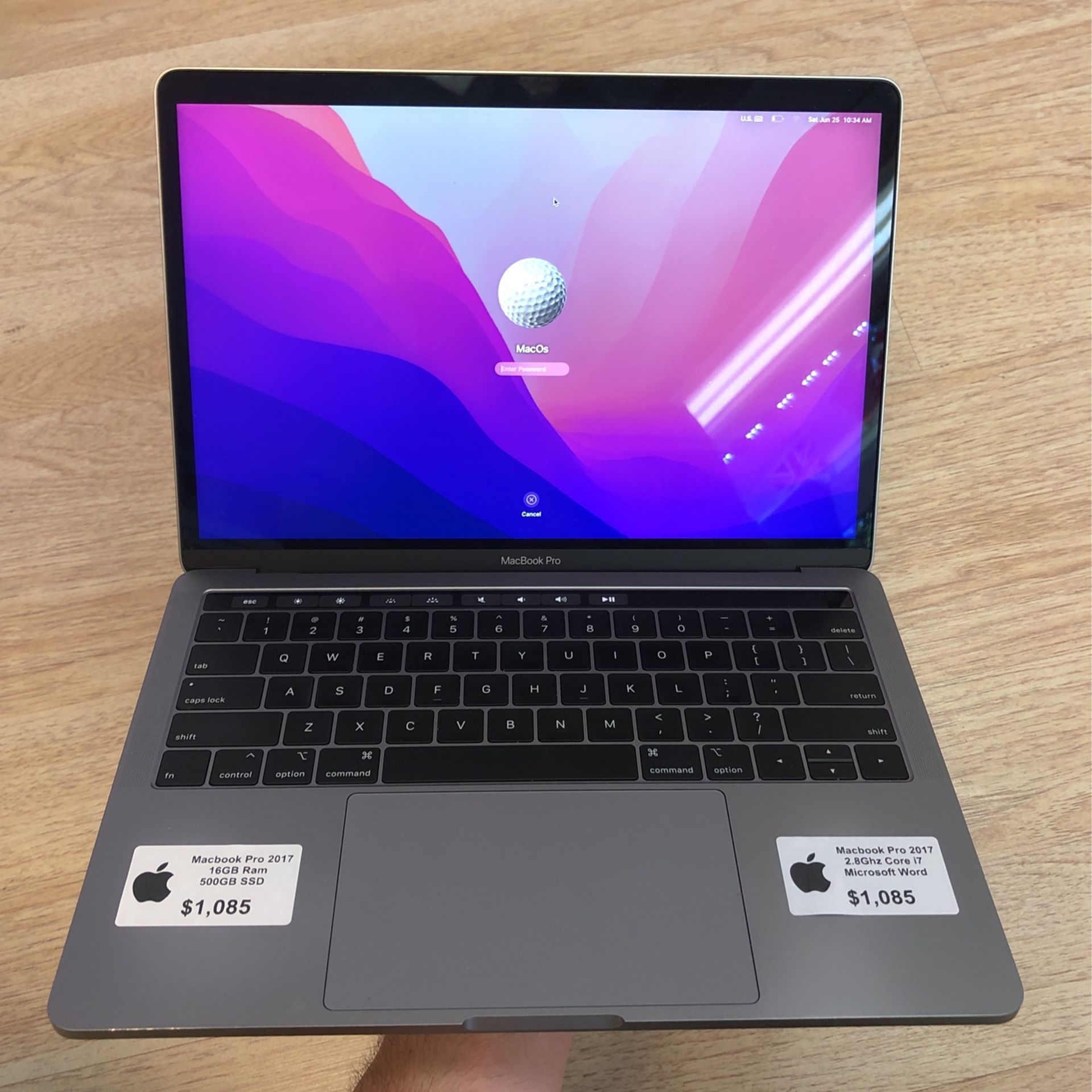 Macbook Pro 2018- Core i7 -500GB SSD- Touchbar!