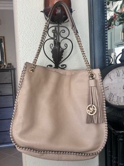 MICHAEL KORS LIGHT TAN LEATHER WHIPPED CHELSEA BAG