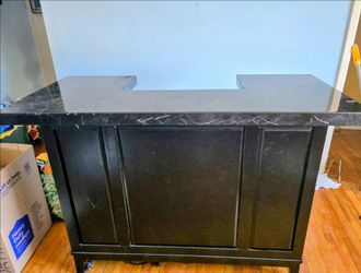 Steve Silver Home Bar / Entertainment Cabinet