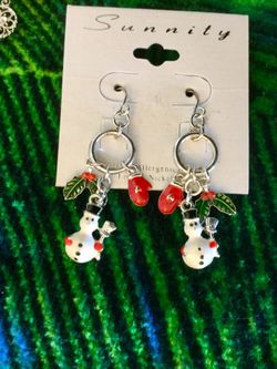 Assorted fashion earrings / Select the style you love / each is priced separately new jewelry / Love ❤️ Jewelry