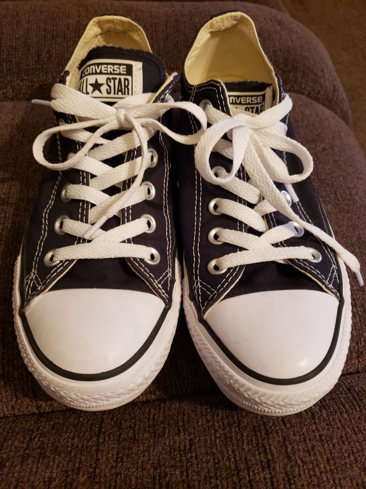 Converse women6size 8, mens size 6. Wore maybe 3 or times, no wear, clean