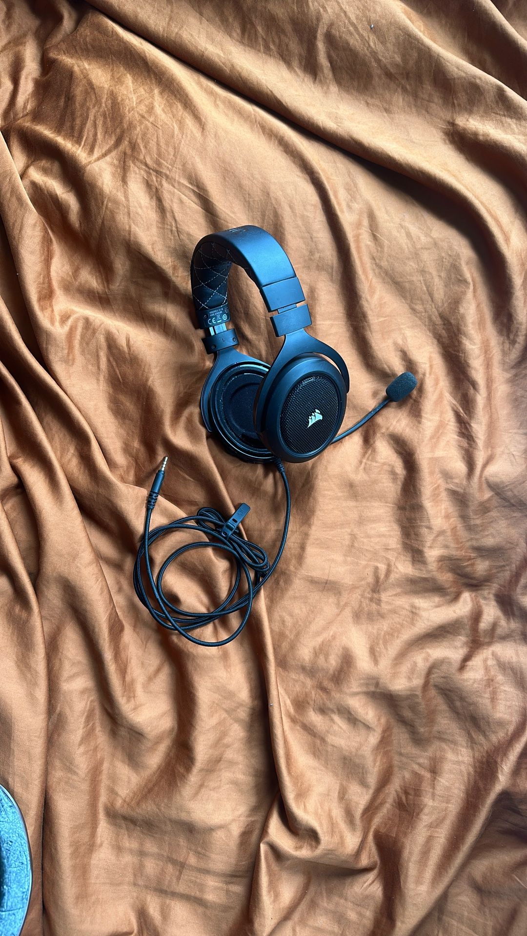 Corsair Hs60 Pro (need new Ear cups)