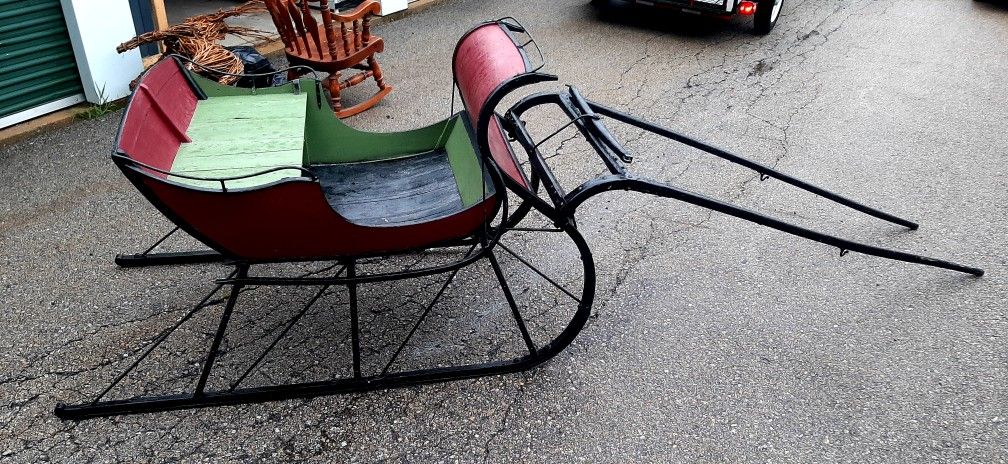 Antique Beautiful 1 Horse Sleigh / Yard Antique Sleigh / Christmas Yard Decoration