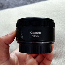 Canon EF Lens 50mm 1:1.8 STM 