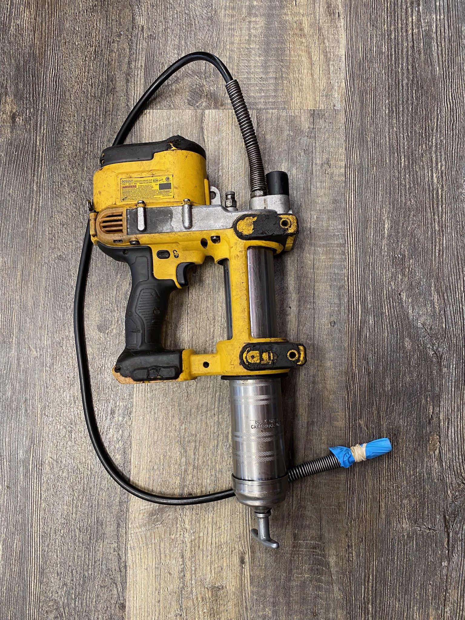 DEWALT DCCG571 20 V Max Cordless 10,000 PSI Variable Speed Grease Gun (Tool Only) 