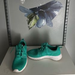 Mens 10.5 Teal Nikes ( Very Comfortable )