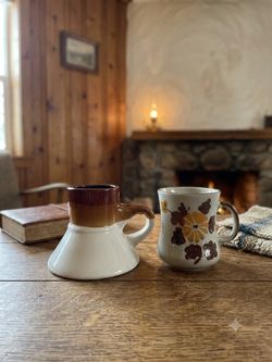 Vintage 1970s Retro Mug Duo – Brown Drip & Floral Ceramic Coffee Cups