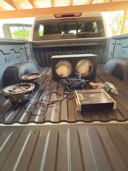 Kicker Subwoofers, Dual Sub Box & Hifonics Amp Bundle