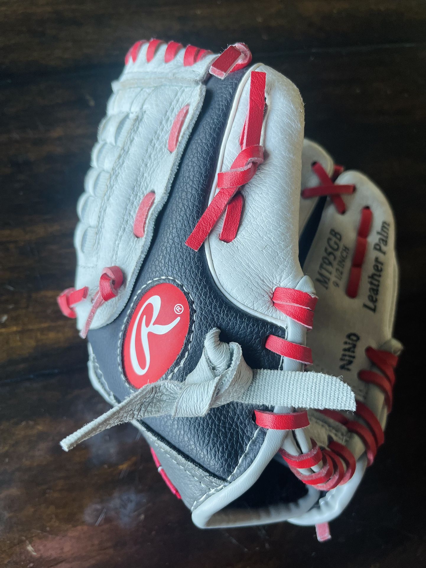 Rawlings Baseball Glove (9 1/2)