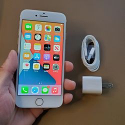 iPhone 7 - UNLOCKED - Like New  