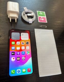 Apple iPhone 11 - 64 GB - Black (Unlocked)