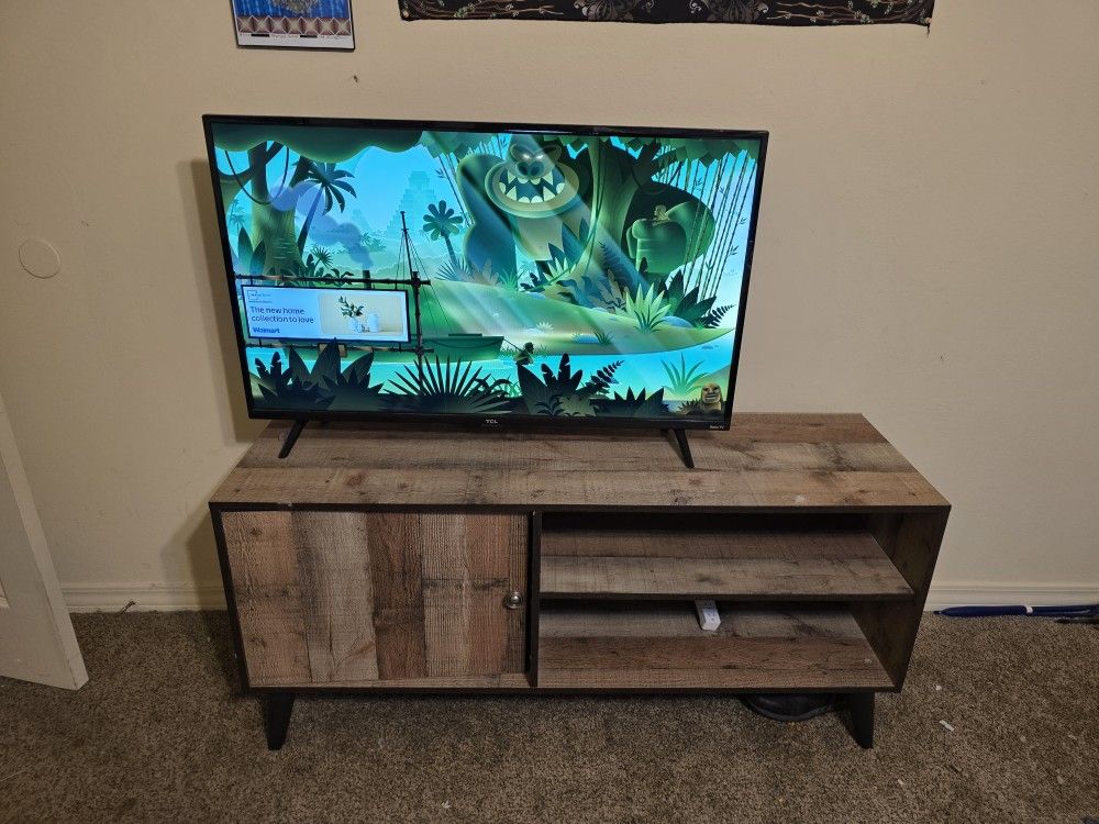 TV Stand / Entertainment Center