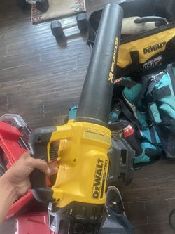 DEWALT 20V MAX* XR® Brushless Cordless Handheld Blower.