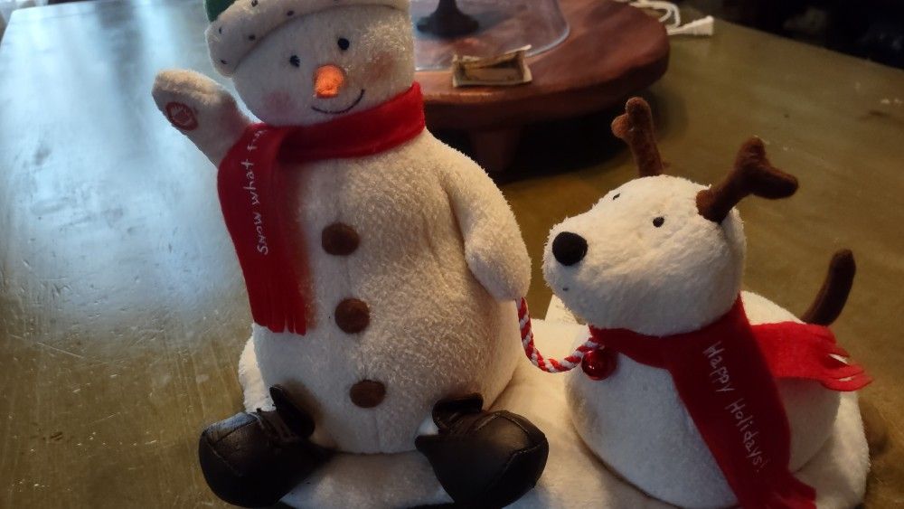 Showman N Dog Takes Batteries In Back, Sing N Dance N Plays Jingle Bells, By Hallmark