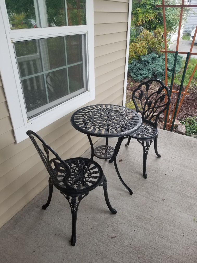 Metal outdoor table and chair