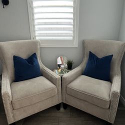 2 Sitting Armchairs