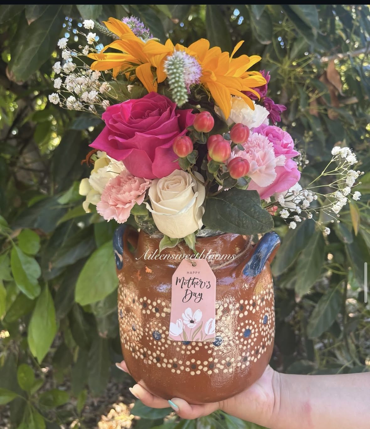 olla floral arrangement