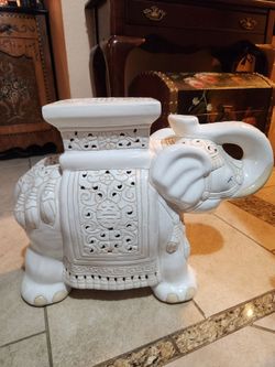 Beautiful Vintage Elephant Stand