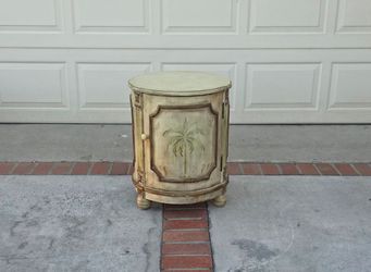 Vintage Painted Palm Tree  Side/End Table Pre-owned Good Condition, Please Read The Description.