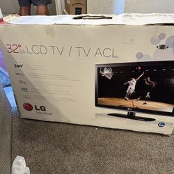 32” LG TV