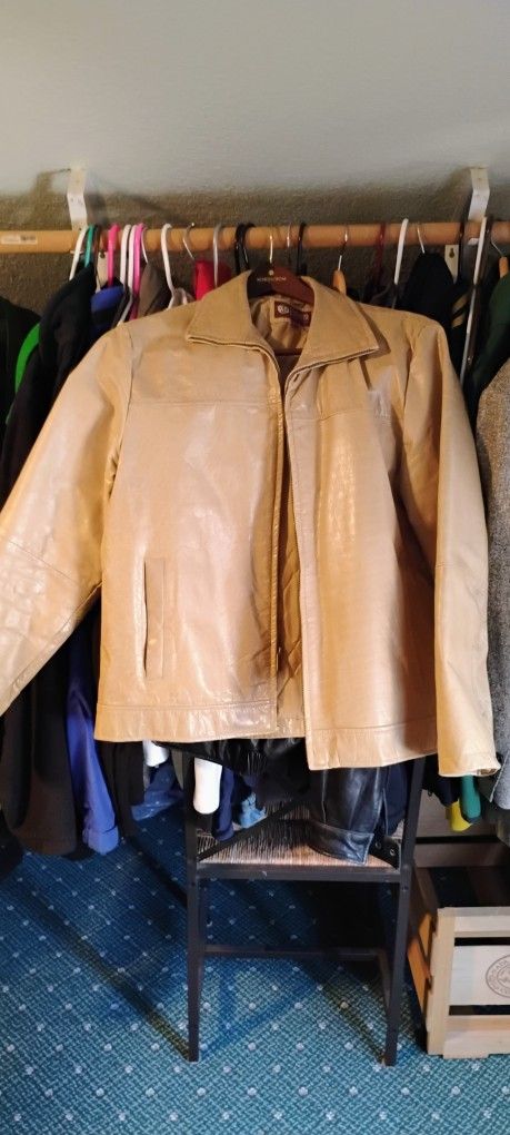 2 Mens Leather Jackets, Ski Vest, Men's Golf Clubs