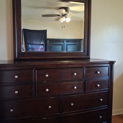 ASHLEY 10 DRAWER DRESSER w/MIRROR