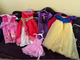 Girls dress up