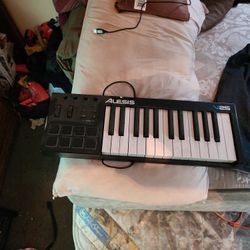 Alesis V25