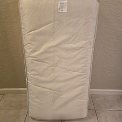 Excellent condition Pottery Barn Beautyrest crib/toddler 2 in 1 Mattress with protectors