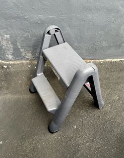 Rubbermaid Folding Step Stool