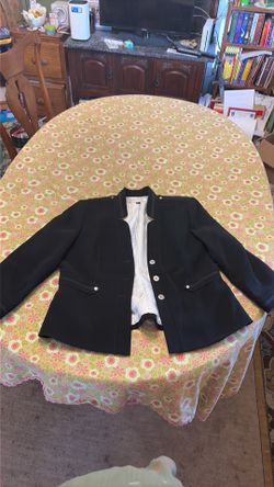 Black women’s blazer size 12P (petite)