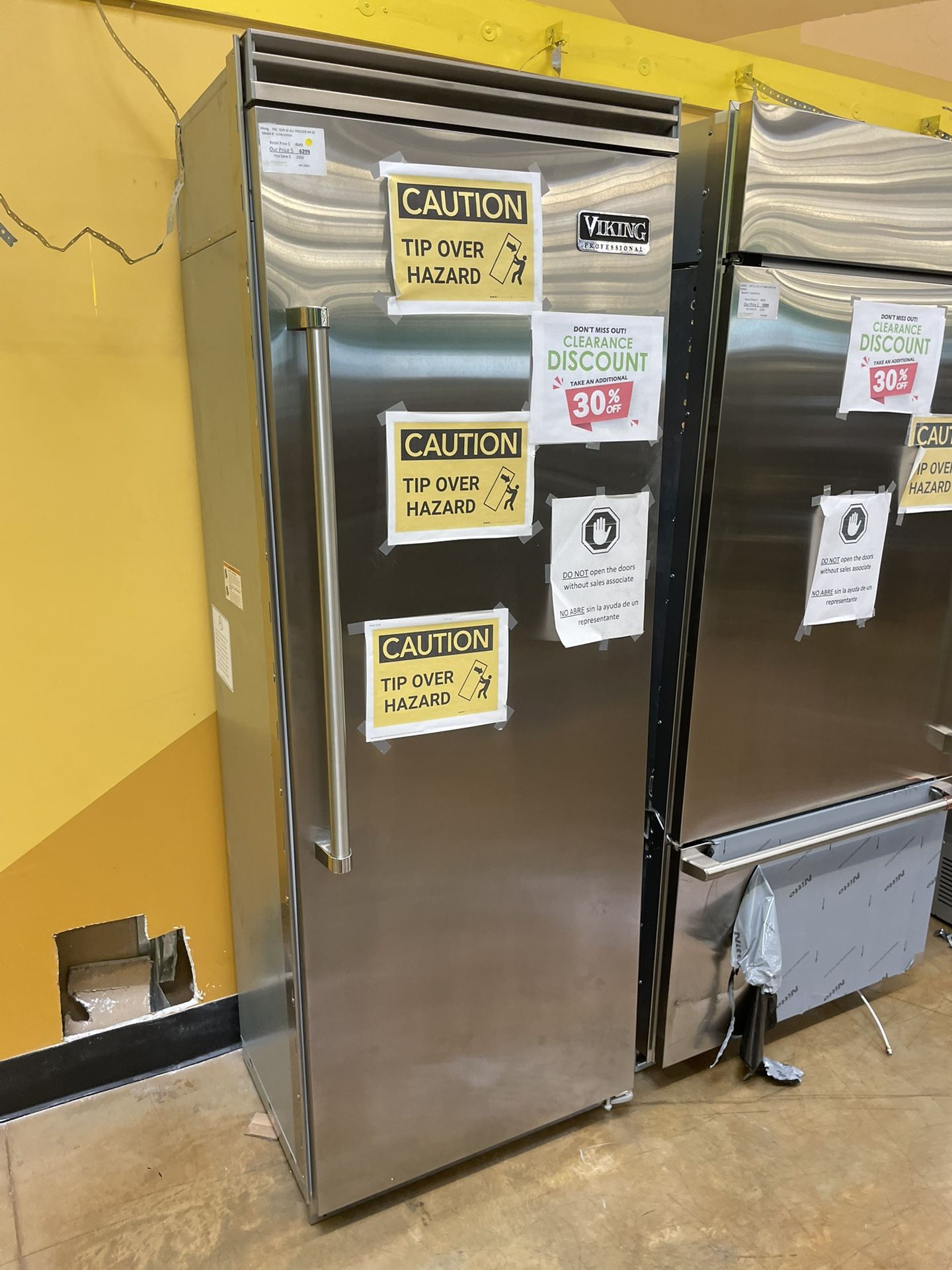 Built-in freezer Viking 30 inch wide