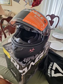 Motorcycle helmet