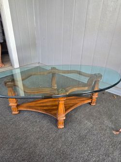 OVAL GLASS TOP COFFEE TABLE.